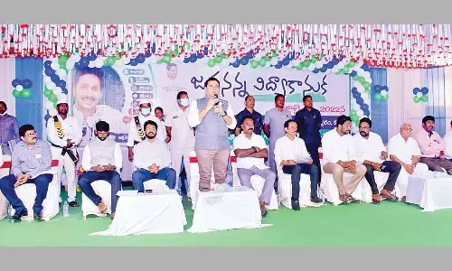 YSR District Collector V Vijaya Rama Raju speaking at the Jagananna Vidya Kanuka distribution programme in Kadapa city on Tuesday