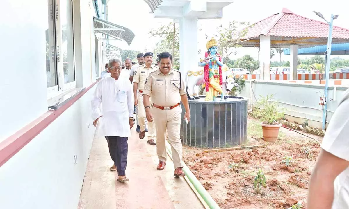 District Superintendent of Police M Ravindranath Babu visiting Akundi Lakshmi Smaraka Gosala at Thimmapuram on Wednesday