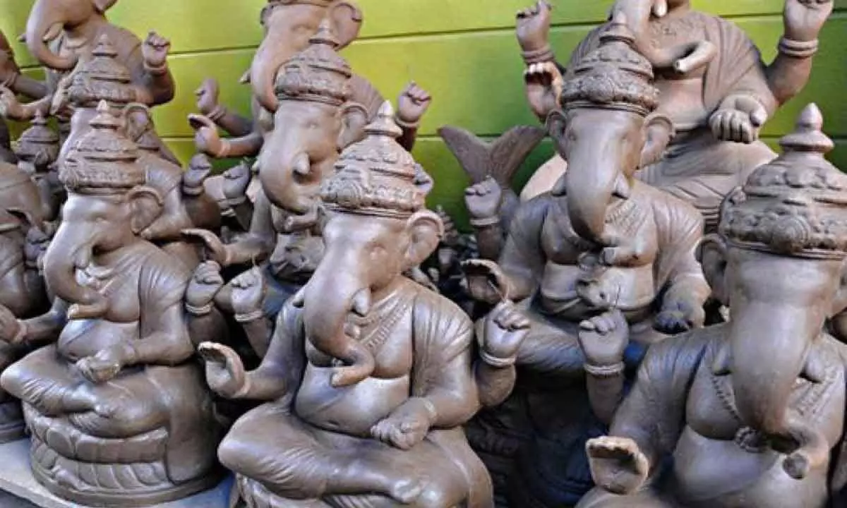 Hyderabad: HMDA distributes 1.5 lakh clay Ganesh idols in 4 days