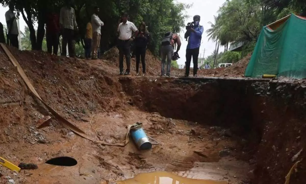 Karnataka rain fury: Landslip kills 3, schoolgirl untraced