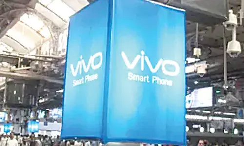 Chinese directors flee India