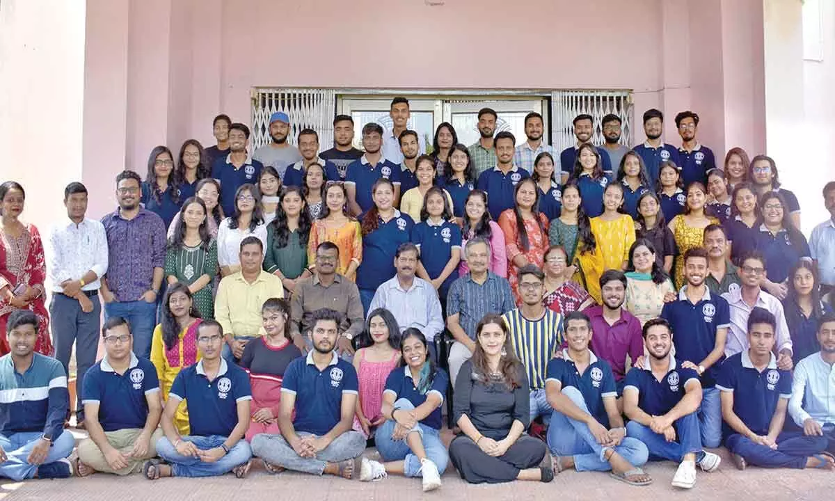 Dhenkanal: IIMC students gifted seeds for plantation