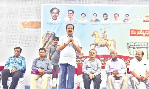 Chief Whip D Vinay Bhaskar speaking at the Kavi Sammelanam organised as part of Kakatiya Vaibhav Saptaham on day-two in Hanumakonda on Friday