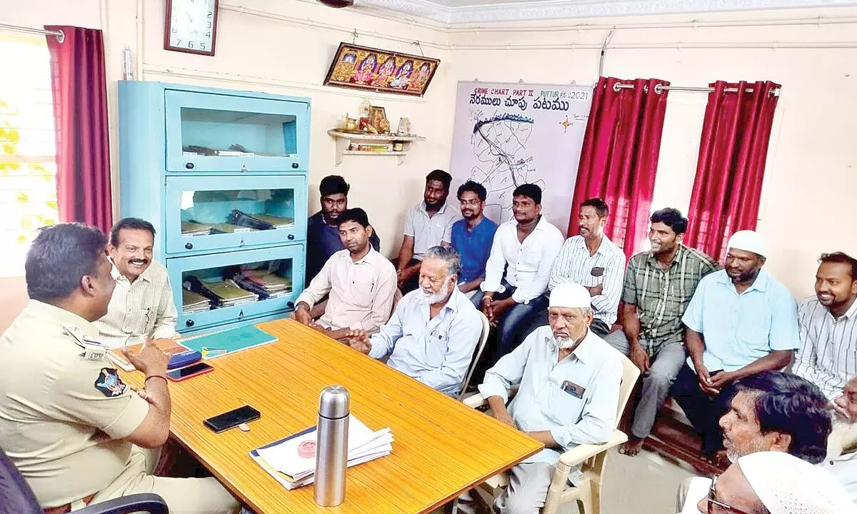 Police official explaining about the cow slaughter prohibition act to the Muslim community leaders at West Police Station in Tirupati on Saturday.