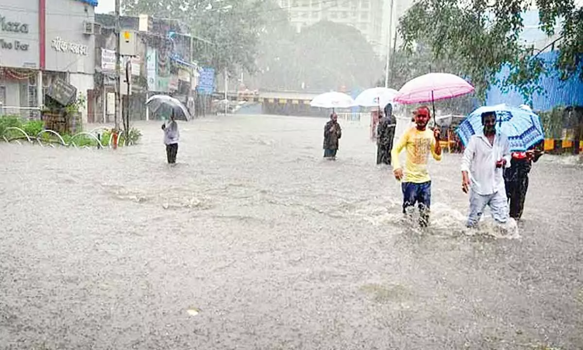 Karnataka: Life thrown out of gear as rain continues to batter State
