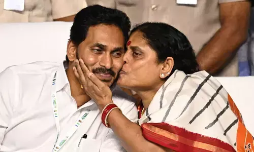 Chief Minister YS Jagan Mohan Reddy gets an affectionate kiss from his mother, Vijayamma, during the YSRCP Plenary at Nagarjuna University on Saturday