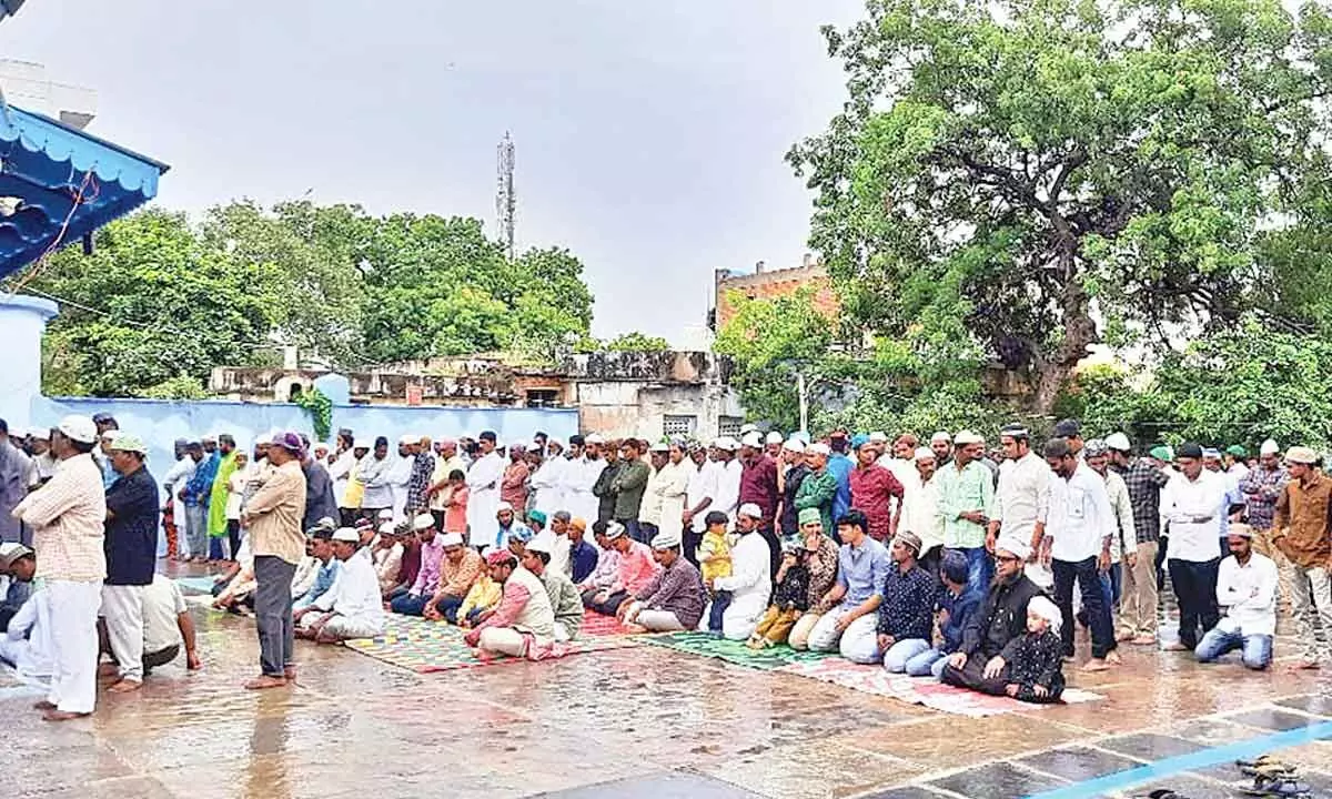 A large number of Muslims offering prayers to mark the Bakrid at Idgah in Kurnool on Sunday