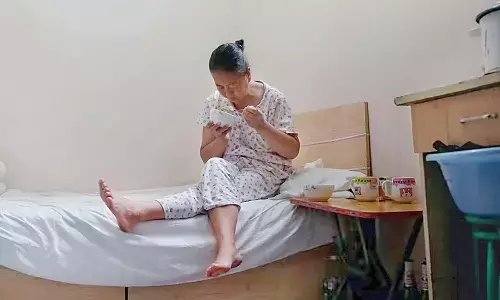 Doctors perform endoscopic intestinal bypass on woman suffering from bile duct cancer