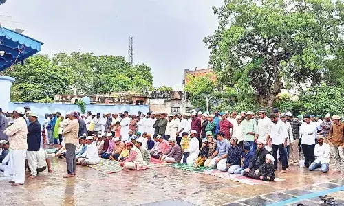 A large number of Muslims offering prayers to mark the Bakrid at Idgah in Kurnool on Sunday