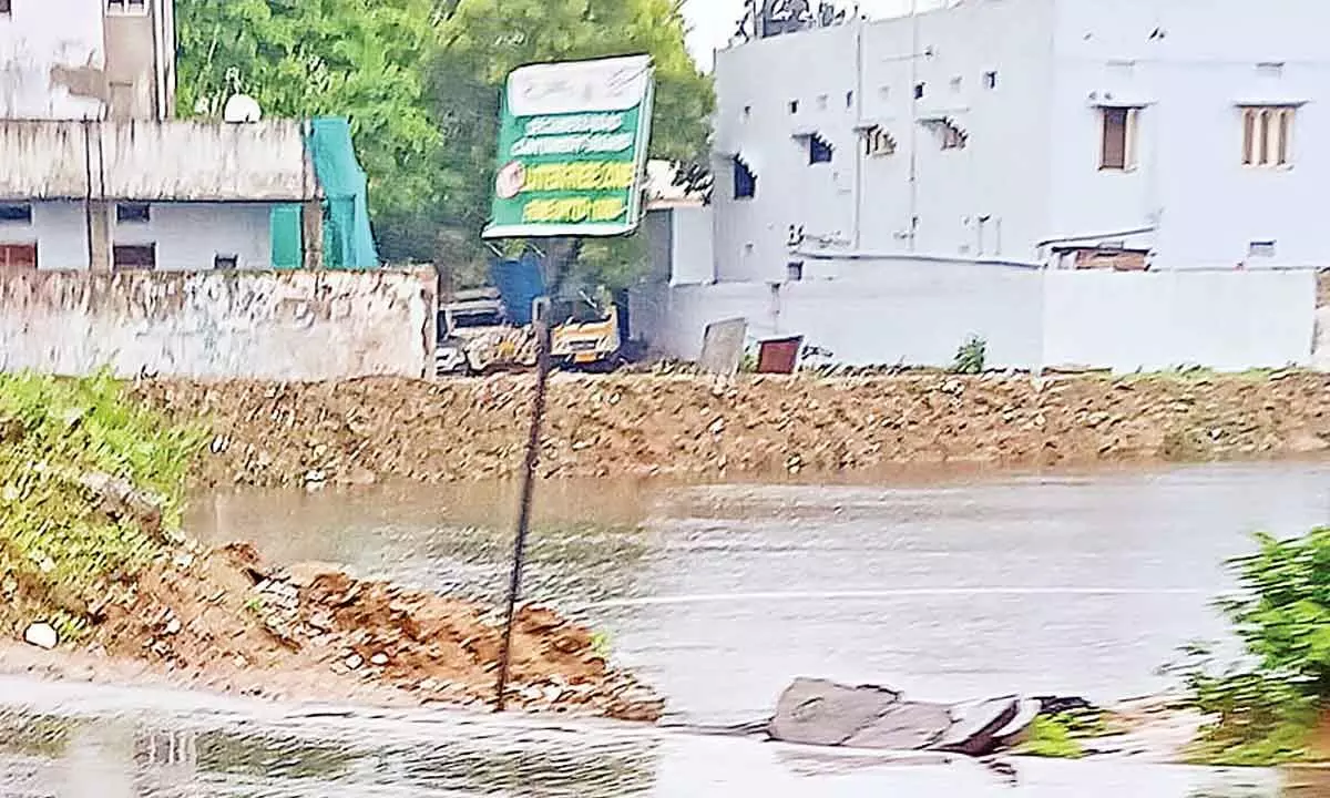 Secunderabad: Rains fill lakes in SCB to the brim, residents edgy
