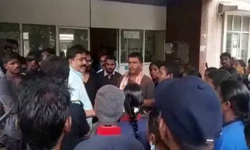 Govt hosp contract employees stage dharna, demands pending salaries