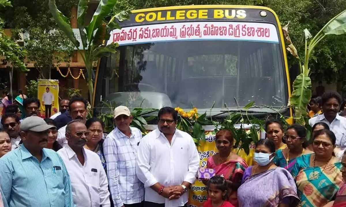 Former MLA Damacharla Janardhana Rao handing over the bus to Dr Kalyani, principal of Damacharla Sakkubayamma Government Degree College for Women in Ongole on Wednesday