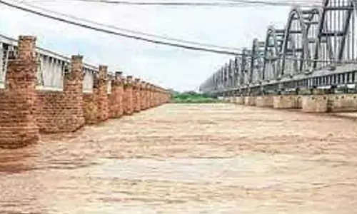 A rapid rise in flood level at Cotton Barrage