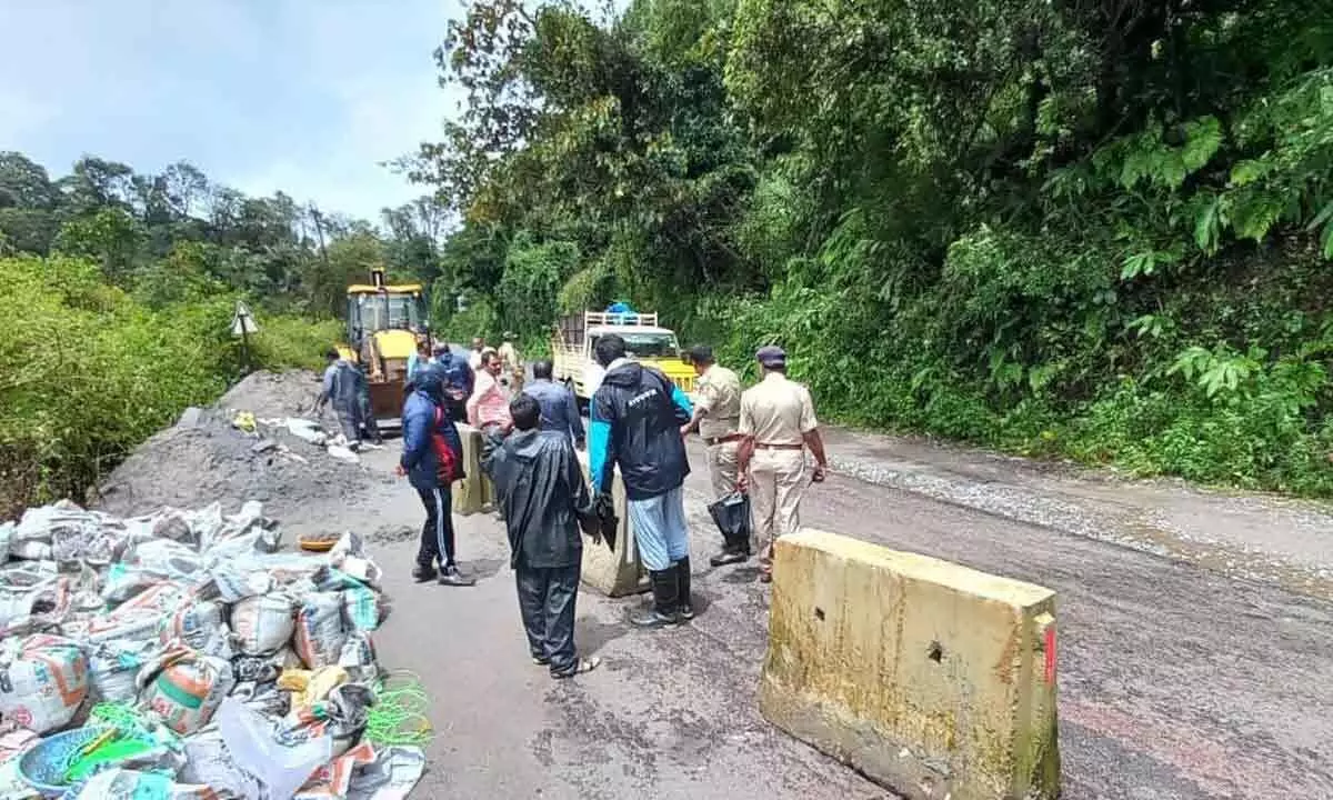 Mangaluru-Bengaluru traffic hit as Shirady ghat road closed to vehicles