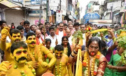 Lashkar Bonalu begins amid gaiety in Secunderabad