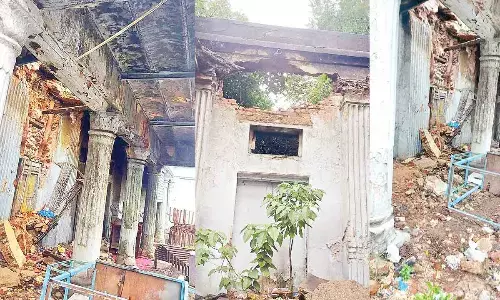 QQSUDA building in a shambles