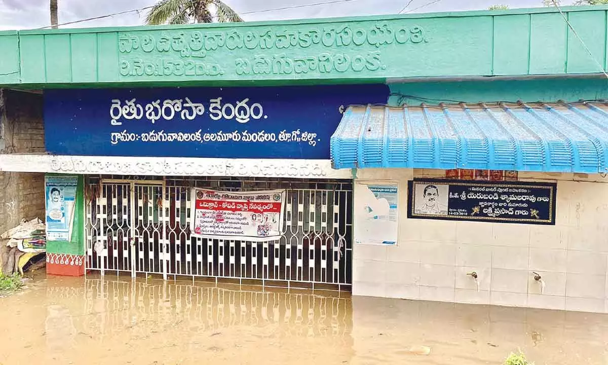 Floodwater enters Rythu Bharosa Kendra in Alamuru mandal in East Godavari district