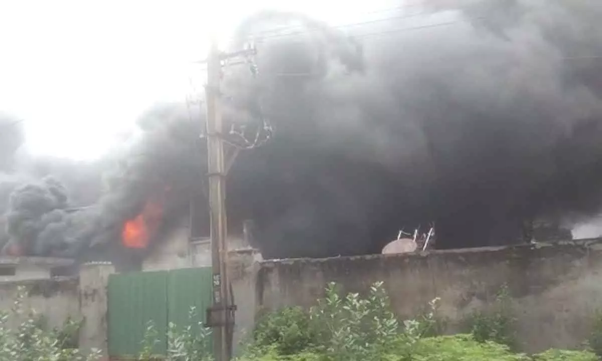 Visakhapatnam: Major fire broke out at furniture warehouse
