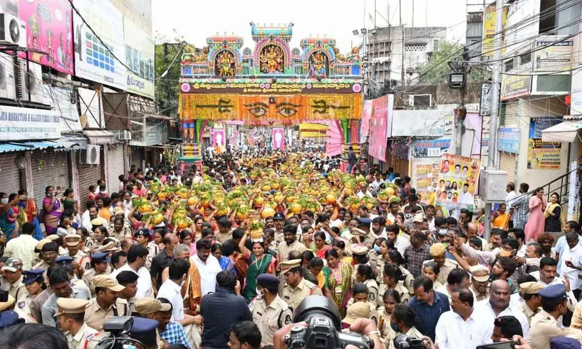 Bonalu festivities kickstarts at Ujjaini Mahankali temple in Secunderabad