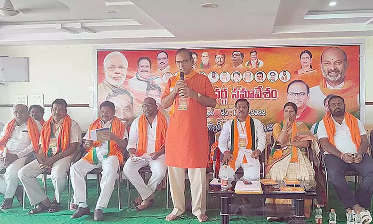 BJP State unit treasurer Bandaru Shanti Kumar addressing the party workers in Rajapur mandal in Mahbubnagar on Monday
