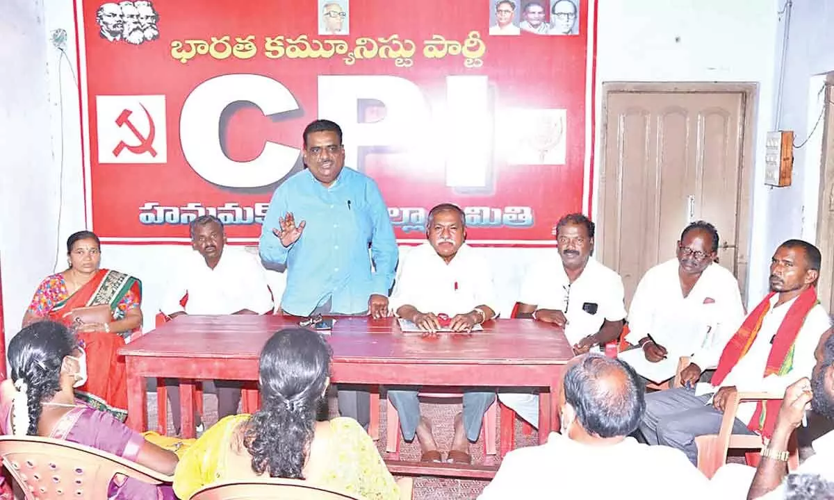 CPI leader Takkalapally Srinivas Rao speaking at the party’s district council meet in Hanumakonda on Monday