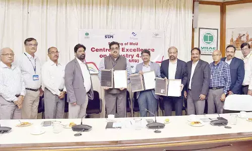 MoUs exchanged between RINL and STPI personnel for industry 4.0 CoE in Visakhapatnam on Monday