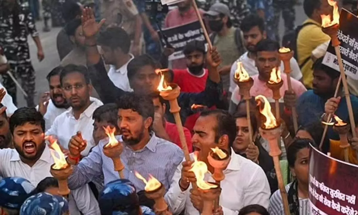 Indian Youth Congress (IYC) members take out a Mashal March against governments newly introduced Agnipath scheme, at Jantar Mantar in New Delhi. (Photo | PTI)