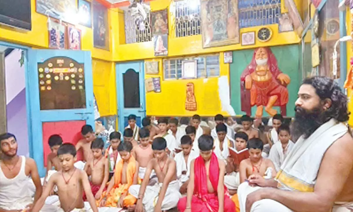 Caste, age no bar at this Bodh Gaya Vedic gurukul
