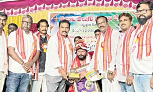 Telangana Munnuru Kapu Sangam State president Konda Devaiah Patel felicitating the community elders in Karimnagar on Tuesday