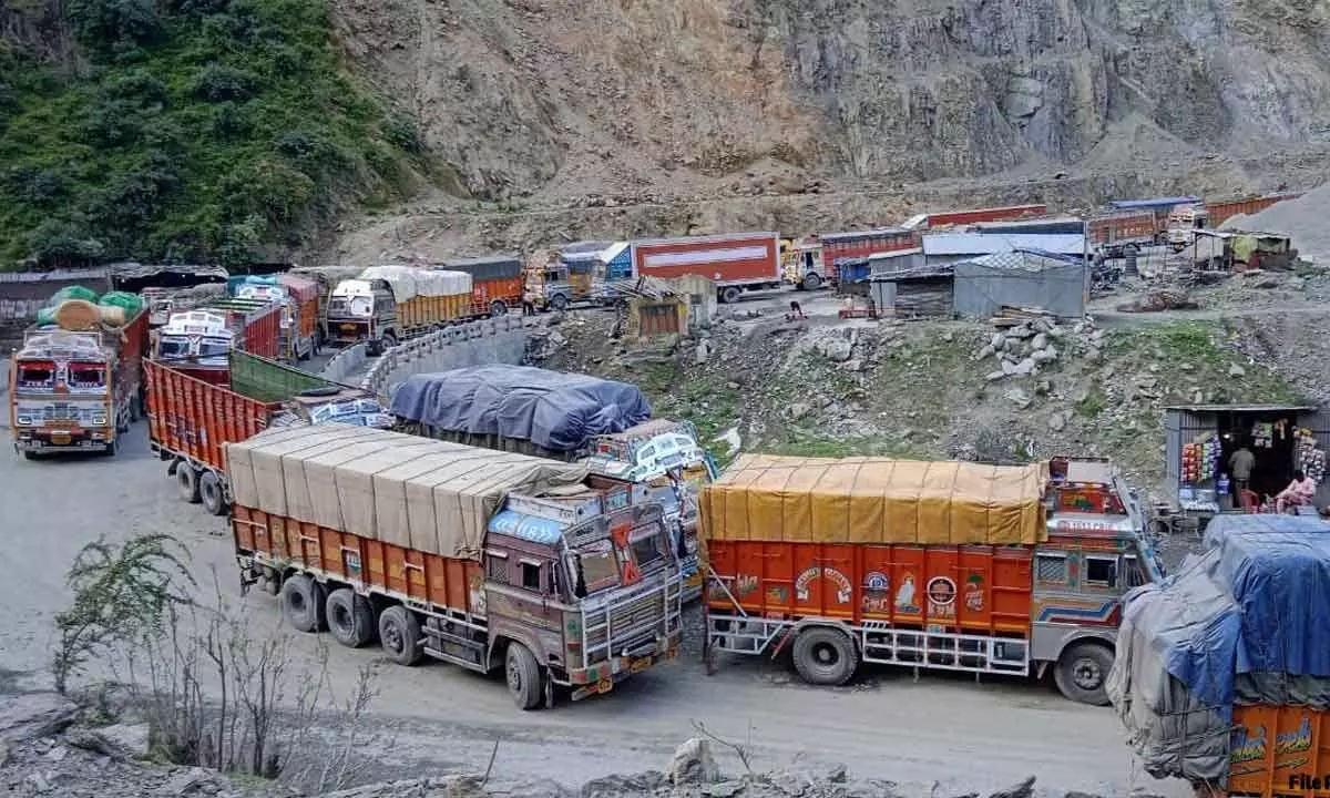 Jammu-Srinagar National Highway closed for traffic due to landslides