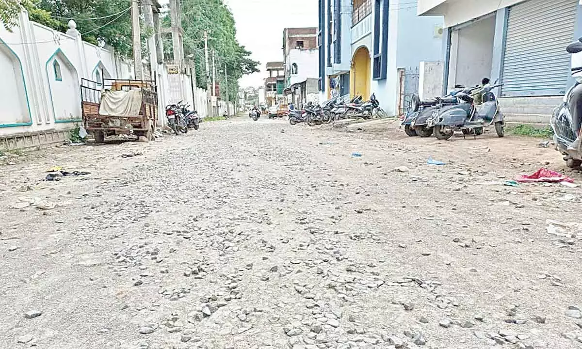 Discrepancies in road works at Jalpally adding to public woes