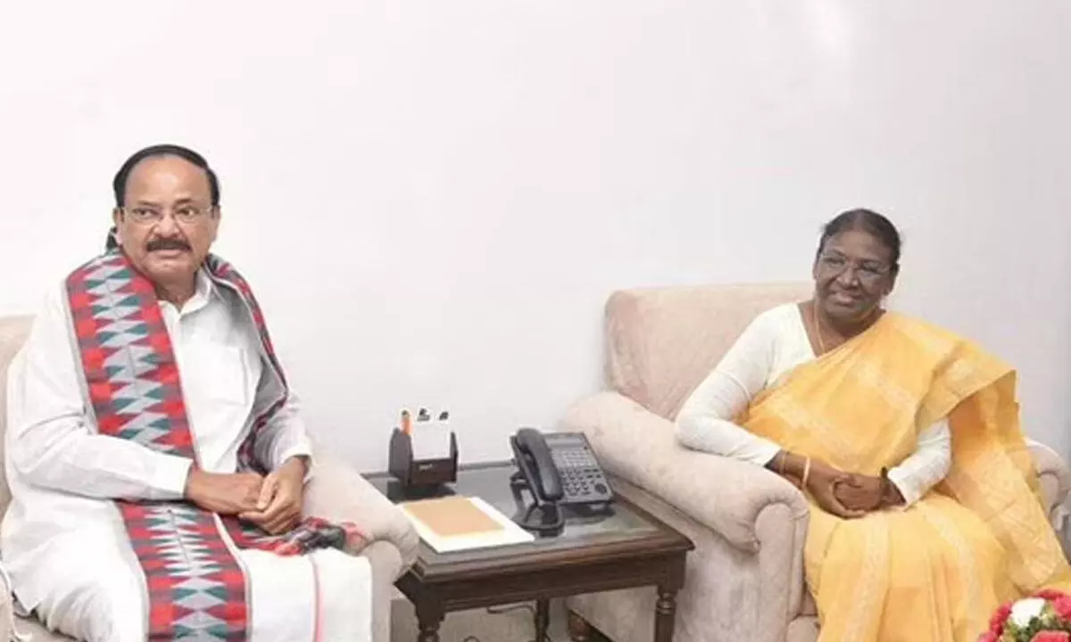 Vice President Venkaiah Naidu met Droupadi Murmu and congratulated her on being elected as the 15th President of India on Friday. (Photo | Twitter)