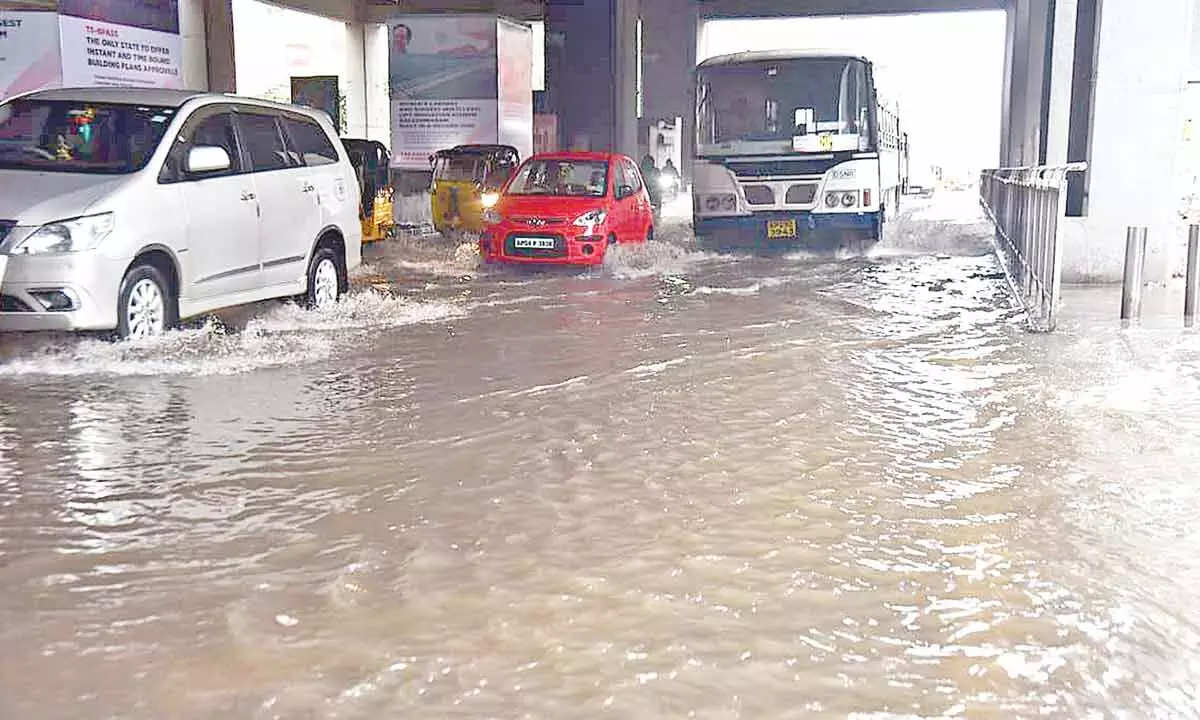 Hyderabad city traffic police caution commuters amid rains