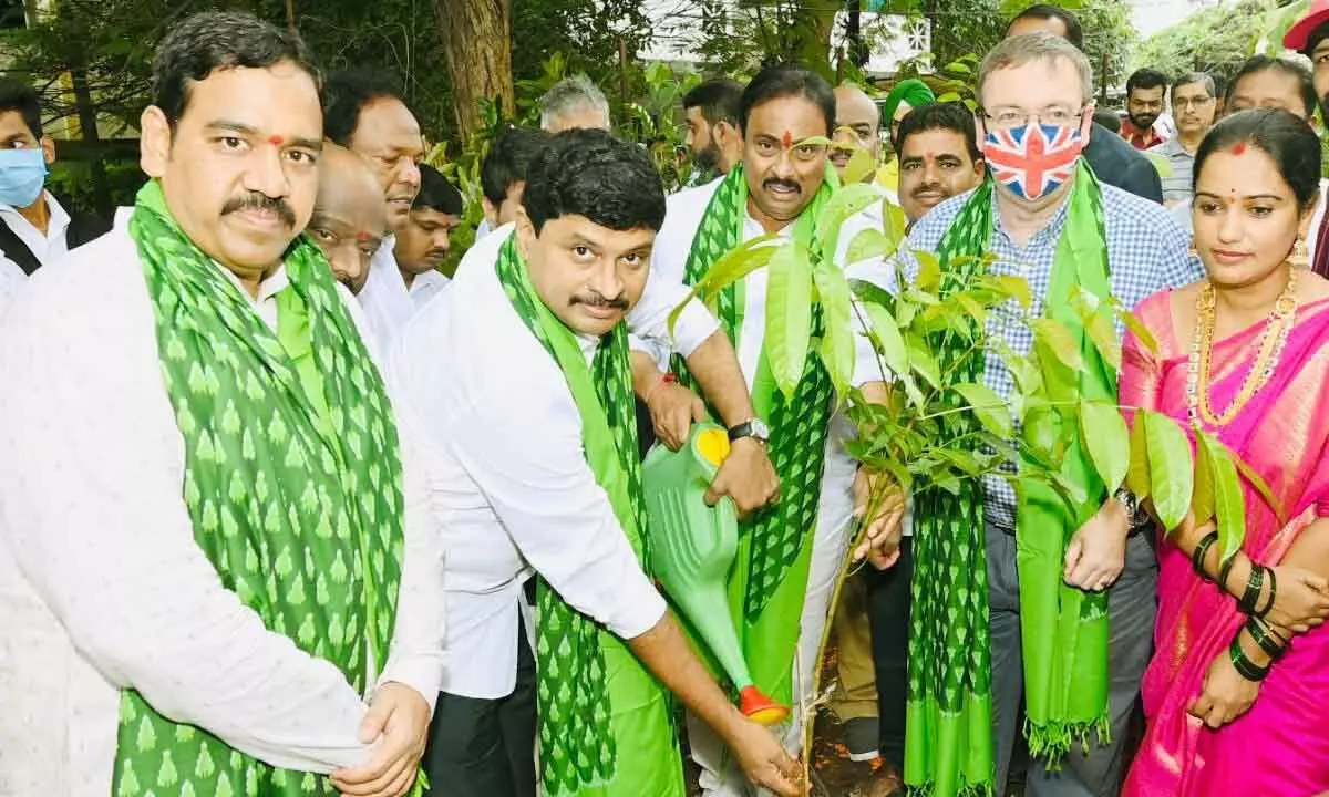 British Deputy High Commissioner Andrew Fleming takes up Green India Challenge