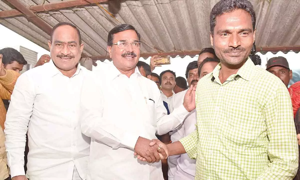 Agriculture Minister S Niranjan Reddy congratulating farmer Venkateswalu at his house at Baswapuram village in Konijerla manda in Khammam district on Tuesday