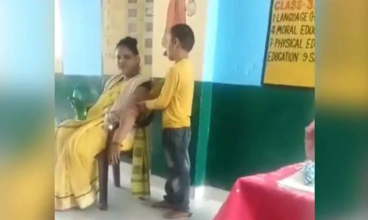 Teacher having bicep Massage by students, Viral video from Hardoi UP govt school.