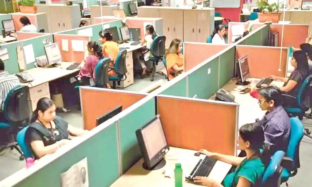 IT sector adds 4.5 lakh new jobs in FY22