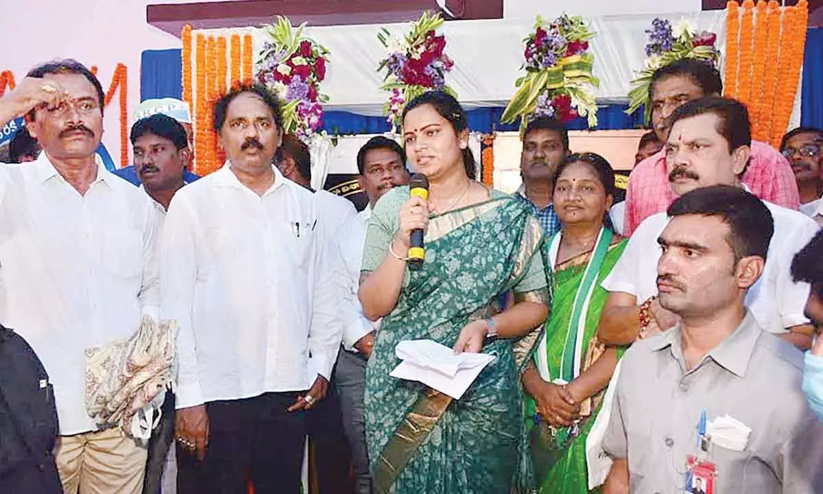 Health Minister Vidadala Rajini, south constituency MLA Vasupalli Ganesh Kumar, among others, at the launch of the YSR Urban Clinic in Visakhapatnam on Thursday