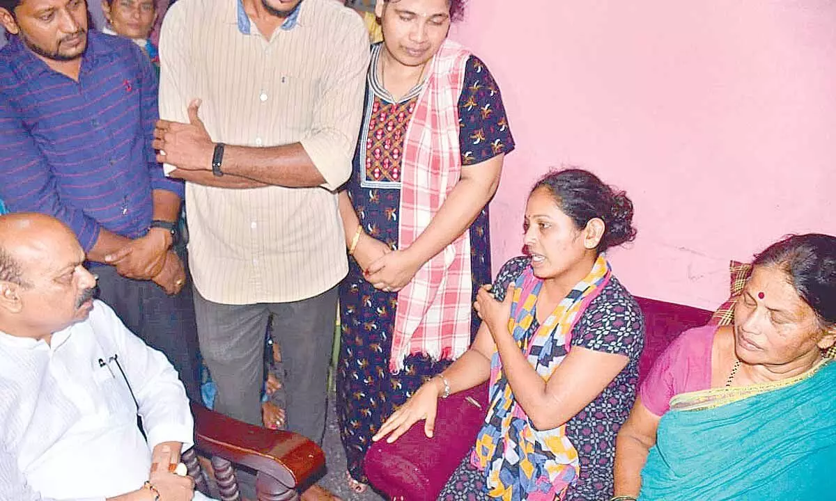 CM visits family of slain BJP leader; cancels his one-yr rule bash