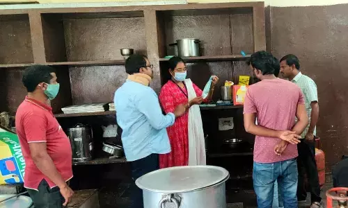 Adhere to quality standards in preparation of food in hostels