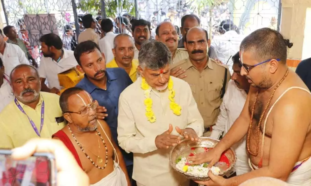 Chandrababu performs pujas in Lord Rama Temple at Bhadrachalam