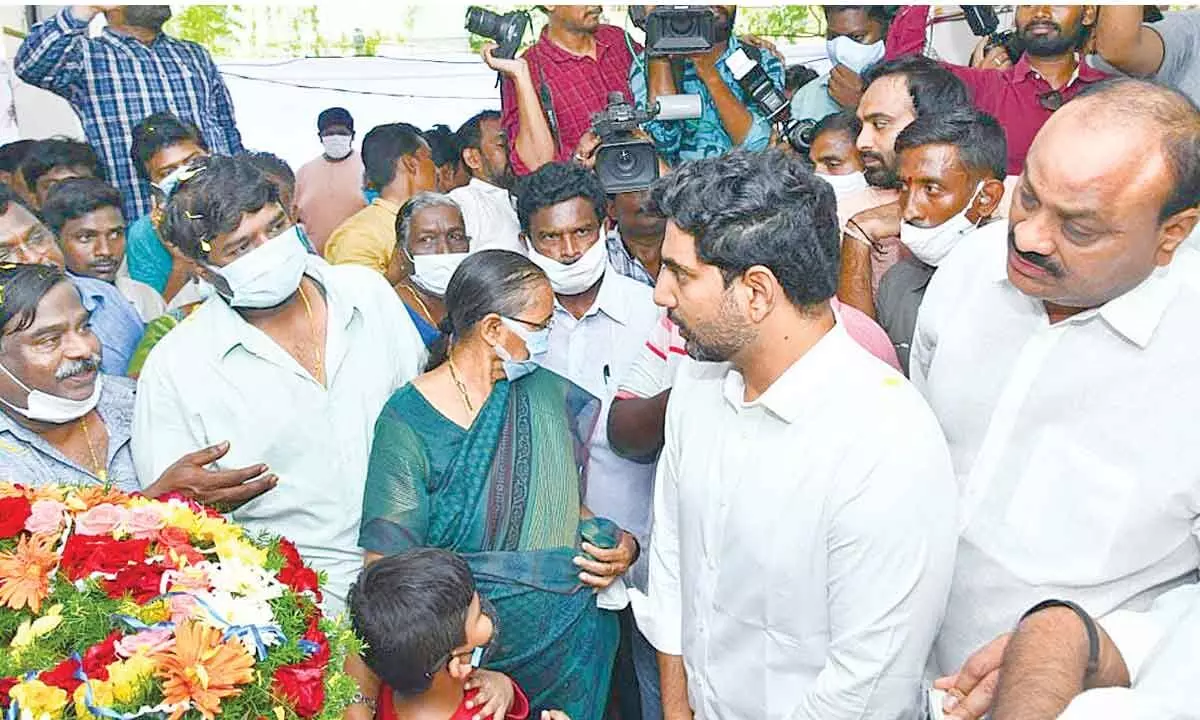 TDP national general secretary Nara Lokesh, party State president K Atchannaidu paying tributes to former Minister JR Pushpa Raj at his residence at SVN Colony in Guntur city on Friday