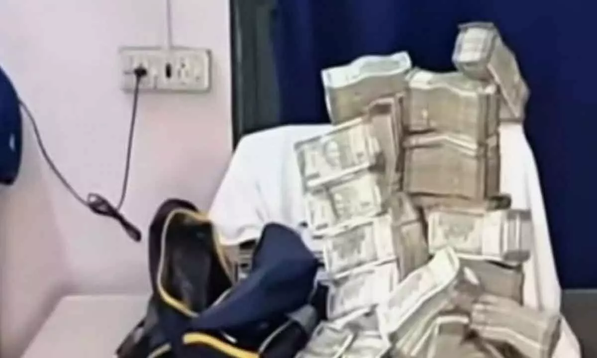 3 Jharkhand Cong MLAs held in West Bengal with cash worth over Rs 48L