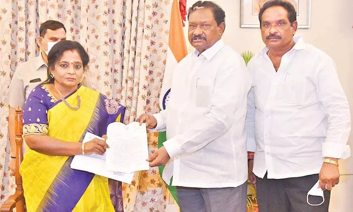 Bhadrachalam MLA Podem Veeraiah submitting a memorandum to Governor  Dr Tamilisai Soundararajan at Raj bhavan at Hyderabad on Sunday