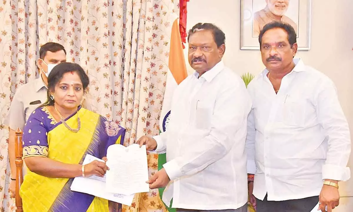Bhadrachalam MLA Podem Veeraiah submitting a memorandum to Governor  Dr Tamilisai Soundararajan at Raj bhavan at Hyderabad on Sunday