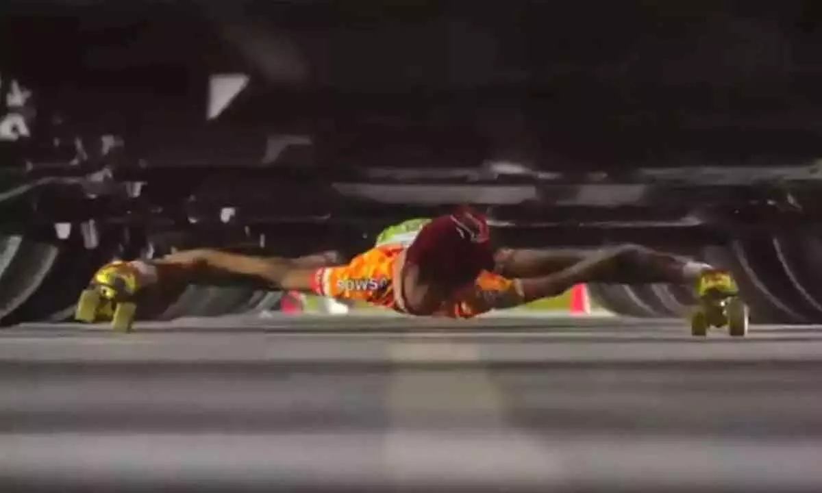 7-year-old Deshna Nahar of Pune breaks Guinness World Record for fastest limbo skating under 20 cars | Picture courtesy: Twitter/@amairak88867642