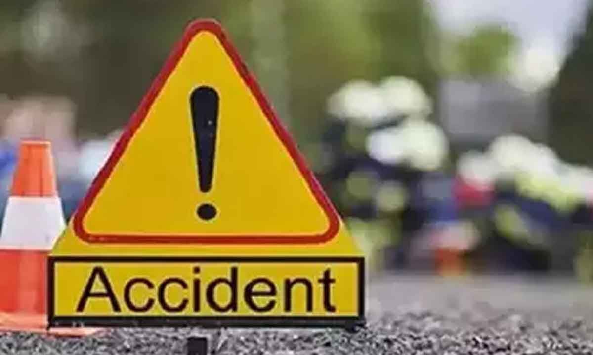 four-dead-in-an-accident-as-the-car-tyre-exploded-in-nizamabad