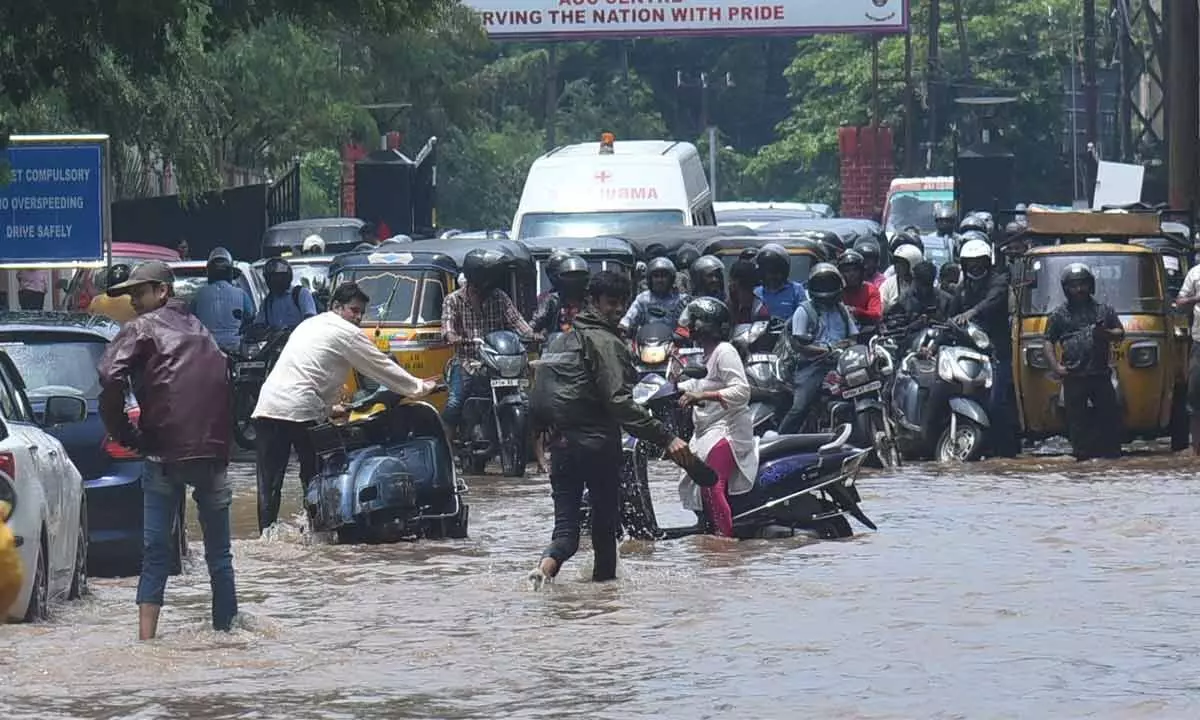 Heavy rains trigger traffic snarls in Hyderabad