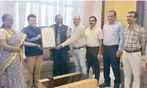 DRM Anup Satpathy receiving the ‘Eat Right Station’ certificate from director  FSSAI Shanu Jacob in Visakhapatnam on Monday