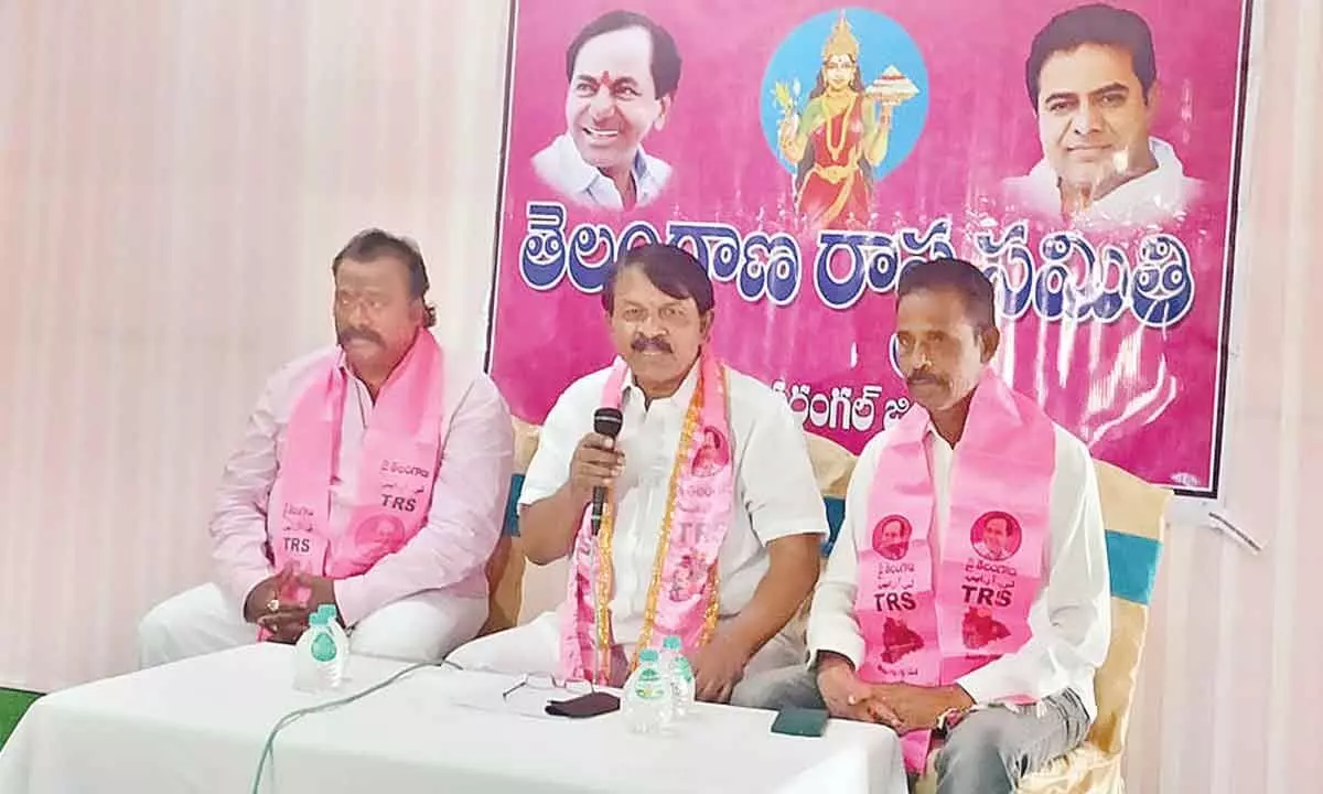 Agro-Industries Development Corporation former chairman and senior TRS leader Lingampally Kishan Rao speaking to media persons in Hanumakonda on Tuesday